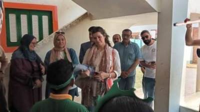 مدير إدارة طامية التعليمية يستقبل الفنانه يسرا اللوزي لزيارة  مدارس التعليم المجتمعي في الفيوم