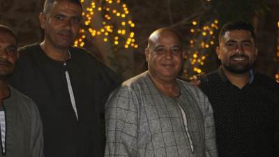 د. أماني الموجي وم. عماد النجار يهنئون قبيلة الرويشات عائلة الزراعوة بالزفاف السعيد