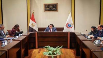 وزير الصحة يبحث التعاون مع شركتين دوليتين في مجال تطوير المعامل وتوطين صناعة المستلزمات والأجهزة المعملية 