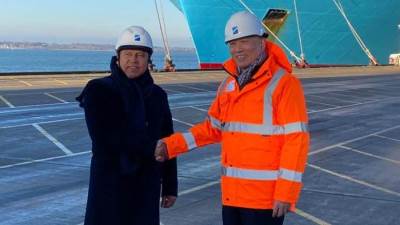 وزير النقل يزور أكبر الموانيء البريطانية 