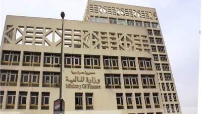 الحكومة تنفي تقليص المخصصات المالية لمرتبات العاملين بالدولة