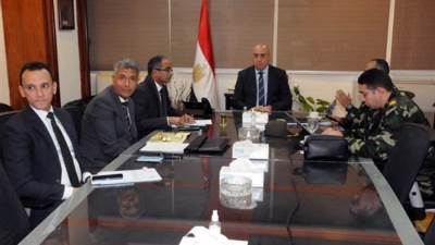 وزير الإسكان يتابع موقف منظومة الصرف ومشروعات فصل وتجميع مياه الأمطار بالإسكندرية