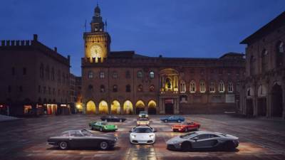 لامبورجينى تحتفل بالعام الستون مع محركاتها الـ 12 أسطوانة