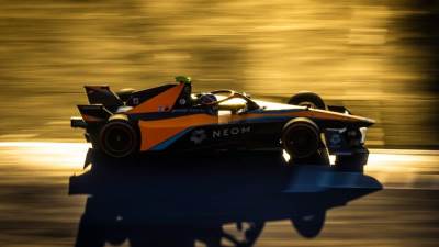 فريق نيوم ماكلارين يأمل بتحقيق إنجاز تفخر به رياضة السيارات في المملكة خلال سباق كور الدرعية إي بري المزدوج ضمن بطولة الفورمولا إي