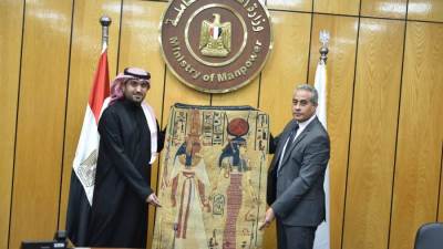 وزير القوى العاملة يتلقى وفد من وزارة الموارد البشرية والتنمية الاجتماعية السعودية 