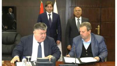 وزير النقل يشهد عقد إنشاء ورشة لصيانة عربات القطارات الروسية بورش أبو زعبل كخطوة لتوطين صناعة عربات السكك الحديدية