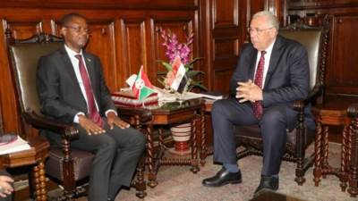 وزير الزراعة يبحث مع رئيس مجلس الشيوخ البوروندي سبل دعم القطاع الزراعى في بورندي