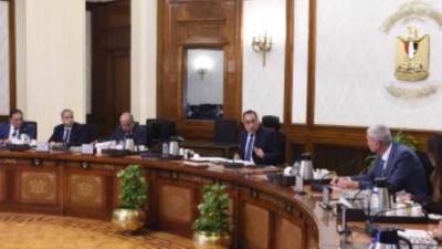 رئيس الوزراء يتابع الموقف التنفيذى لخطط تطوير شركات الأدوية التابعة لقطاع الأعمال