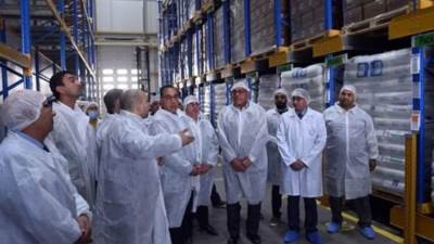 رئيس الوزراء يتفقد مصنع شركة "اتيكو فارما ايجيبت" للأدوية والمحاليل الطبية