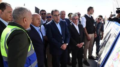 رئيس الوزراء يتفقد مشروع استكمال تطوير ميناء السخنة
