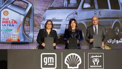 شل للزيوت مصر توقع شراكة حصرية مع جنرال موتورز مصر والمنصور للسيارات 