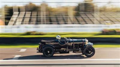 Bentley Blower تعود إلى عالم السباقات