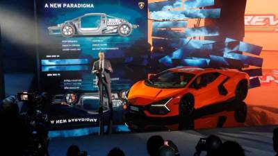 لآمبورغينى تطلق طرازها الفائق (Revuelto) بديلة أفانتدور