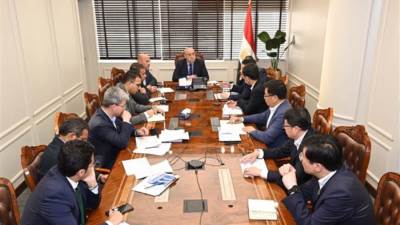 وزير الإسكان يلتقي وفدا من الشركة الصينية لمتابعة الموقف التنفيذي لمشروع منطقة الأعمال المركزية بالعاصمة الجديدة