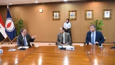 الملا يترأس الاجتماع الدورى لمتابعة تنفيذ إجراءات مواجهة التحديات الناتجة عن الأزمة العالمية الحالية  