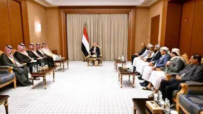 الفريق السعودي للتواصل يعقد لقاءً مع رئيس مجلس القيادة الرئاسي اليمني