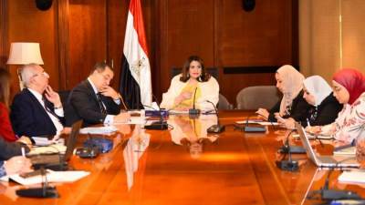 وزيرة الهجرة تترأس اجتماعًا عاجلًا لمناقشة أزمة طلابنا في السودان