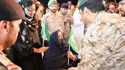 حرس الحدود السعودي يواصل تقديم الدعم للقادمين إلى المملكة بعد إجلائهم من السودان