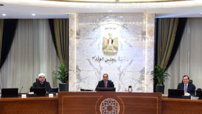 رئيس الوزراء: الدولة المصرية تتابع بقلق بالغ تطورات ما يجرى بالسودان الشقيق