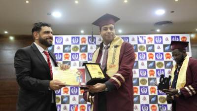 لندن تمنح سيد الطاهر الدكتوراة الفخرية فى الطاقة ويحصل على نوط الإمتياز كأفضل خبير