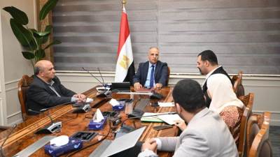 وزير الموارد المائية يتابع أعمال تطوير منظومة الري والصرف بواحة سيوة 