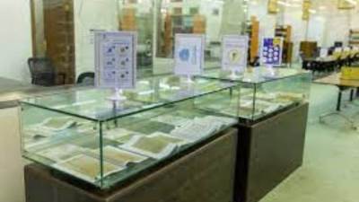 مكتبة الحرم المكي تضم قسمًا يحتوي على 2100 من الرسائل الجامعية الدكتوراه والماجستير