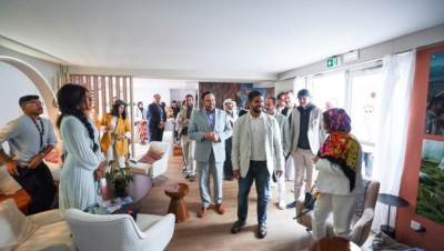 وزير الثقافة يتفقد جناح السعودية المشارك في مهرجان كان السينمائي 