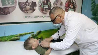 سلمان للإغاثة يقدم خدمات طبية ويؤهل مدربي ومدربات كرة القدم  في الأردن