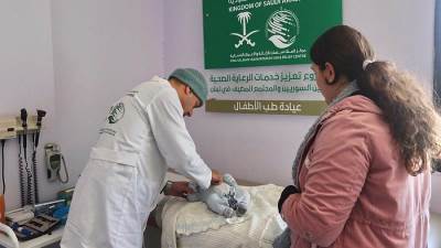 مركز سلمان للإغاثة يواصل تقديم خدمات رعاية صحية للاجئين السوريين في  لبنان