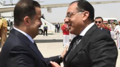 رئيس الوزراء يستقبل نظيره العراقى والوفد المرافق له بمطار القاهرة