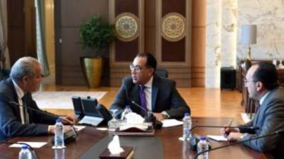 رئيس الوزراء يتابع مع وزير التموين موقف توافر السلع مع قرب حلول عيد الأضحى