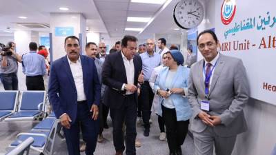 وزير الصحة يُشيد بجودة العمل ويوجه بصرف مكافأة شهر للعاملين بمستشفى العلمين النموذجي 