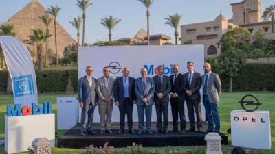 إكسون موبيل مصر توقع اتفاق تعاون مع شركة المنصور للسيارات الوكيل الحصري لشركة أوبل