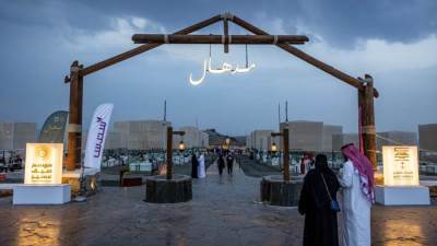 "صيف عسير" يستقبل السياح بالبرد والمطر