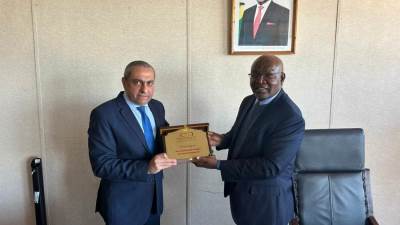 رئيس شركة العاصمة الإدارية يلتقي نائب رئيس جمهورية زيمبابوي