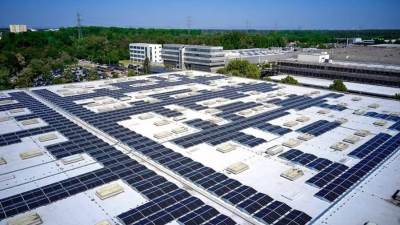 مجموعة دايملر للسيارات التجارية تتحول تدريجياً للطاقة المستدامة