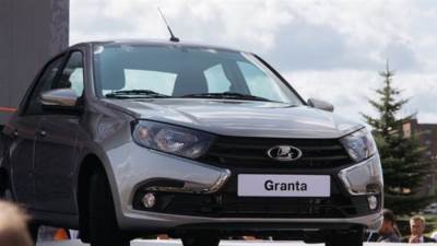 "لادا" الروسية تعلن استعدادها لاستئناف إنتاج سياراتها في مصر