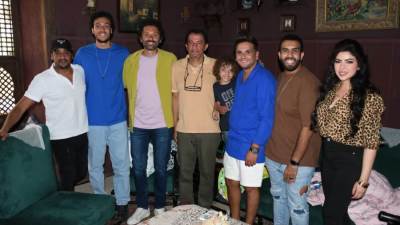 بالصور.. مصطفى خاطر وكريم محمود عبد العزيز يبدان  تصوير البيت بيتي 2