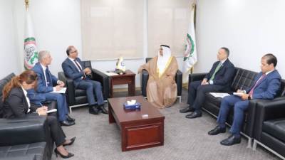 رئيس البرلمان العربي يستقبل مندوب دولة فلسطين الدائم لدى الجامعة العربية 