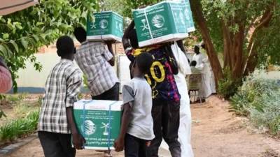 مركز الملك سلمان للإغاثة يوزع أطنان من المساعدات في جمهورية السودان