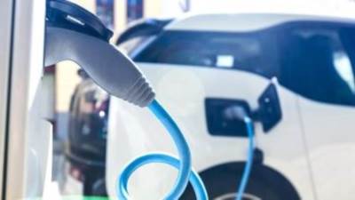 رئيس مصلحة الجمارك: السيارات الكهربائية لذوى الهمم معفاة من أى ضريبة