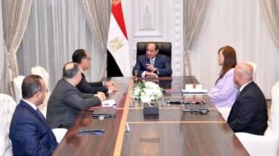 الرئيس السيسى يطلع على جهود صيانة شبكة الطرق القومية