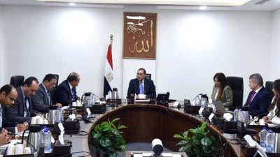 " مدبولي " يتابع موقف المجمعات الصناعية على مستوى الجمهورية