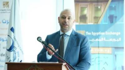  رئيس البورصة يعرض على وزير الشباب مقترحات لتعظيم العائد من استاد القاهرة 