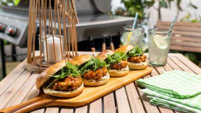 سمك السلمون النرويجي وجبة مغذية للطلبة مع اقتراب موسم العودة للمدارس