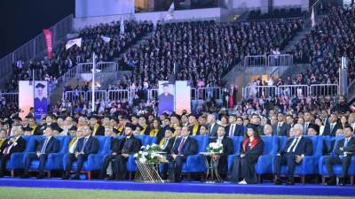 الرئيس السيسي يشهد عروضا فنية يقدمها شباب جامعات مصر باستاد هيئة قناة السويس 