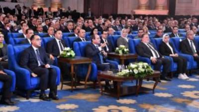 الرئيس السيسي للمصريين: "مصر بلدنا كلنا ولنا فيها زي بعض"