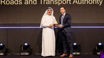 أحمد بهروزيان يفوز بجائزة التقدير الخاصة في معرض أوتوميكانيكا دبي 2023