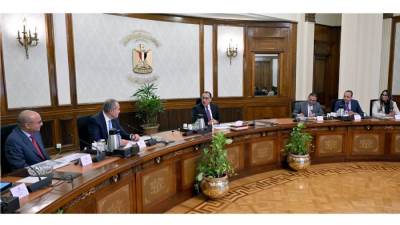 رئيس الوزراء يستعرض الخطط المستقبلية لشركة "المنصور للسيارات" في السوق المصرية