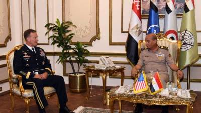 الفريق أول محمد زكى يلتقى قائد القيادة المركزية الأمريكية